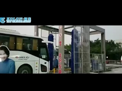 Kolon 4 borstels rijden door wasmachine automatische wasmachine rollover